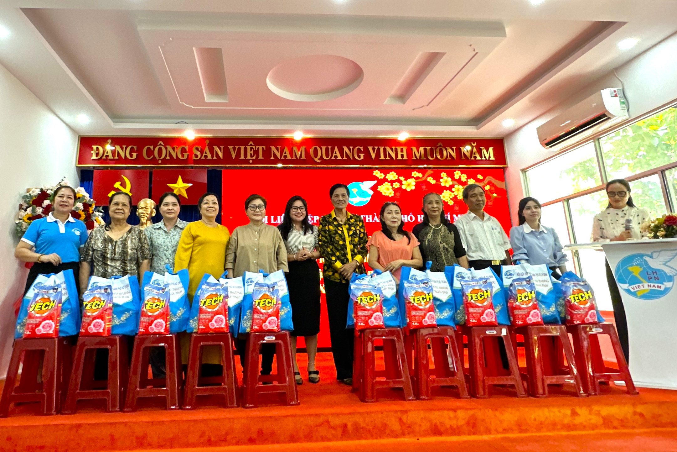 Sẻ chia yêu thương